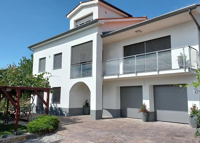 Apartma Nona Roza